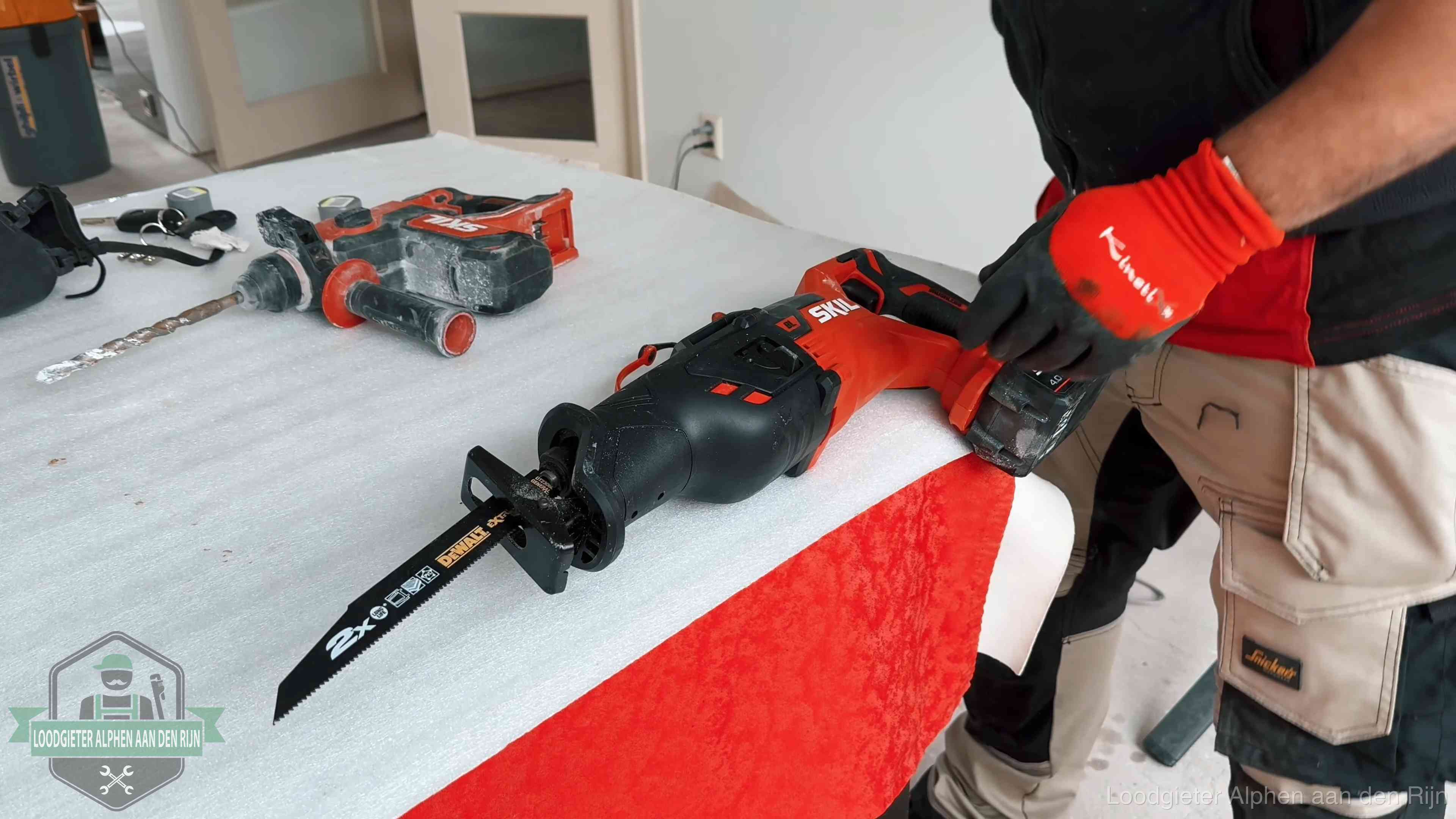 Professioneel gereedschap klaargelegd voor een klus in Alphen aan den Rijn